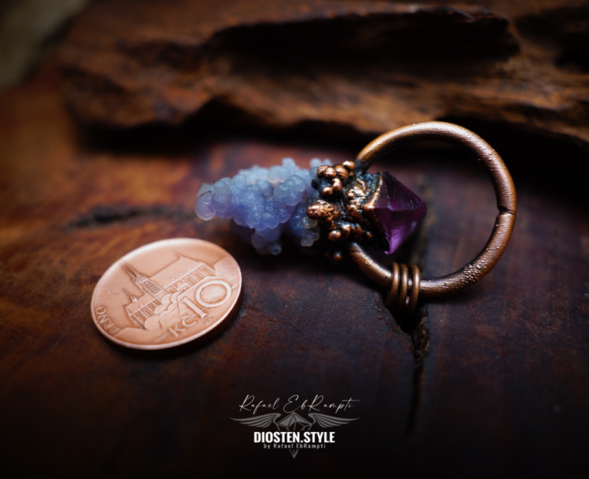 DIOSTEN přívěsek - GRAPE AGATE CHALCEDON ("Hroznový Achát"), fialový FLUORIT a MĚĎ