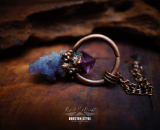 DIOSTEN přívěsek - GRAPE AGATE CHALCEDON ("Hroznový Achát"), fialový FLUORIT a MĚĎ