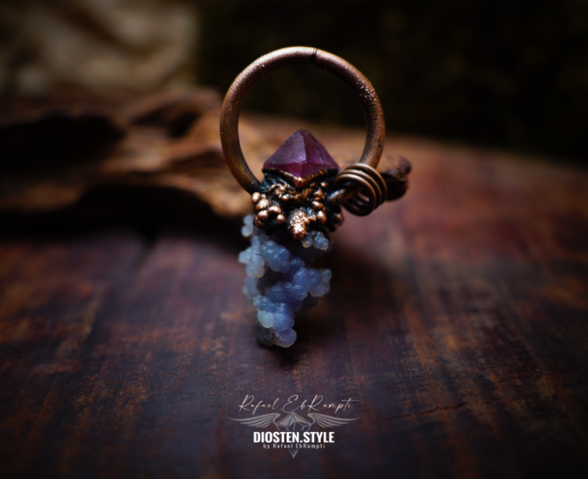 DIOSTEN přívěsek - GRAPE AGATE CHALCEDON ("Hroznový Achát"), fialový FLUORIT a MĚĎ