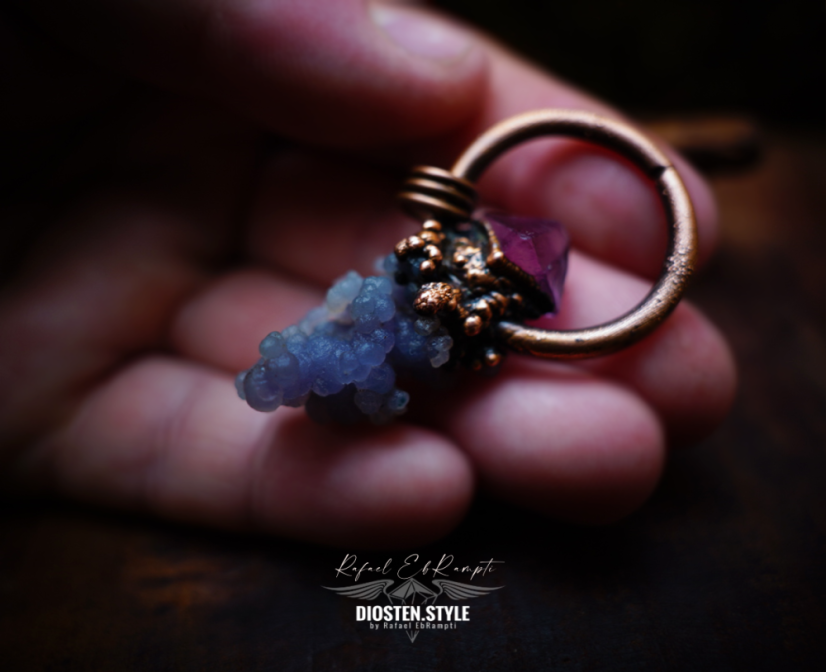 DIOSTEN přívěsek - GRAPE AGATE CHALCEDON ("Hroznový Achát"), fialový FLUORIT a MĚĎ