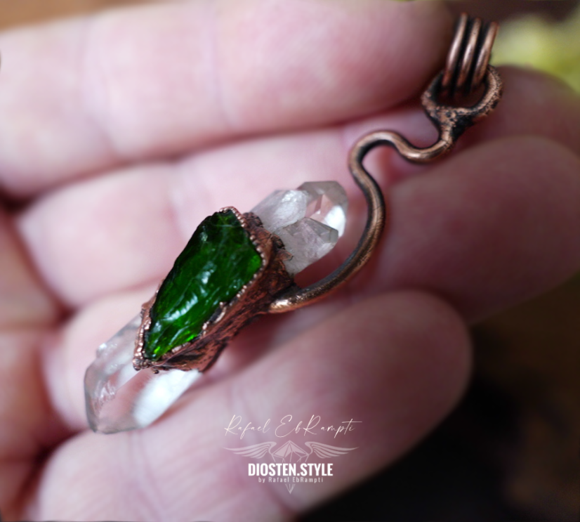 DIOSTEN přívěsek | KŘIŠŤÁL, CHROMDIOPSIDE / "Ruský SMARAGD" / Zelený DIOPSID /  a MĚĎ